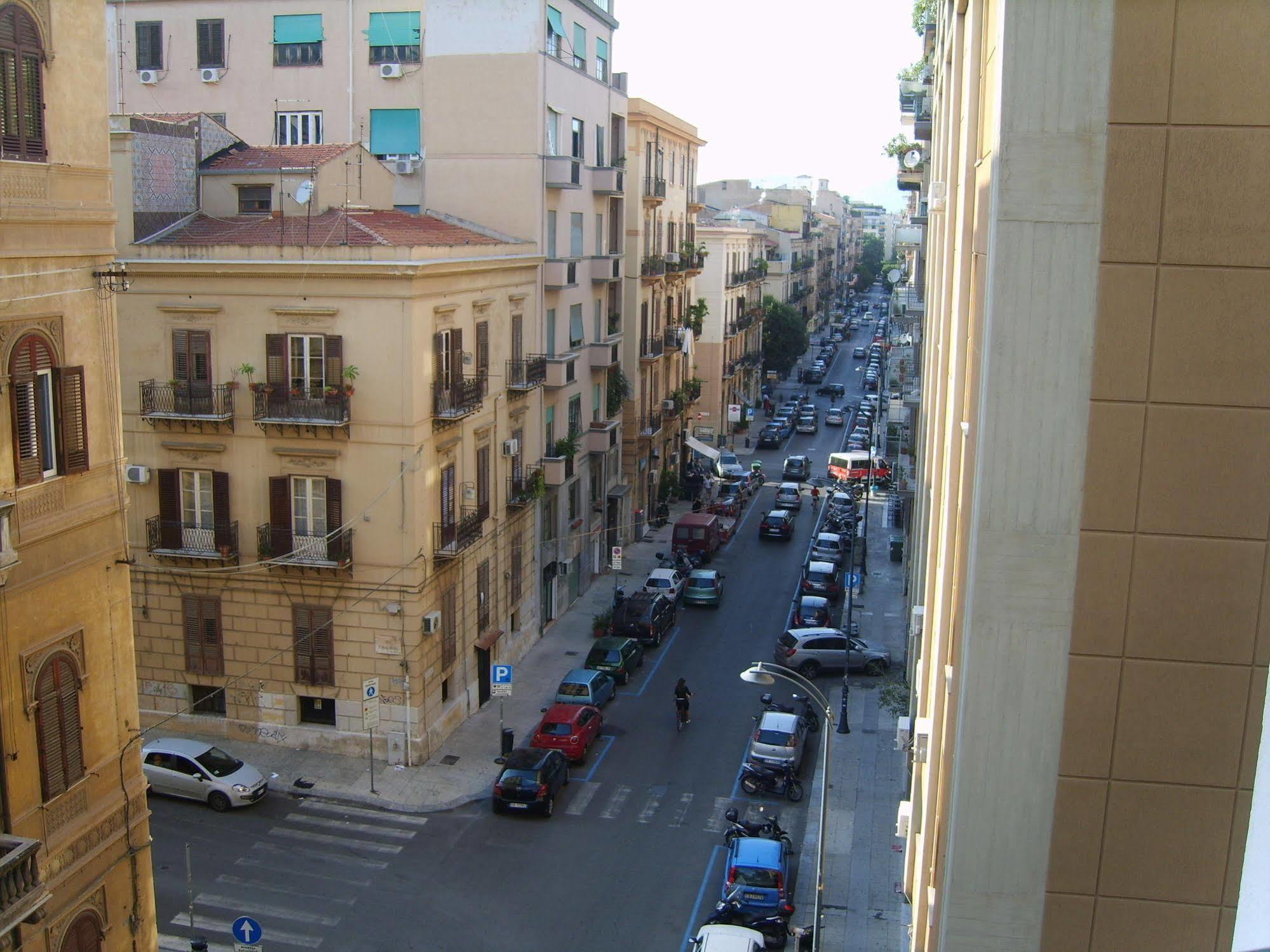 Dietro Il Politeama Bed and breakfast Palermo